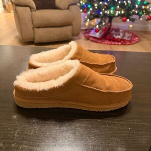 Dearfoams Tan Slippers with Cream Lining